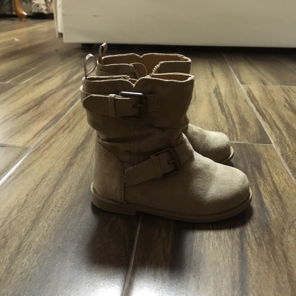 Toddler girl’s boots